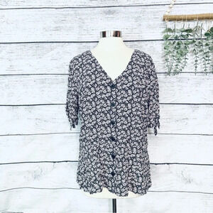 3/$22🩶  Loft Ditsy Floral Print Top Women's Blouse Flowers T Shirt Tie Sleeve 14